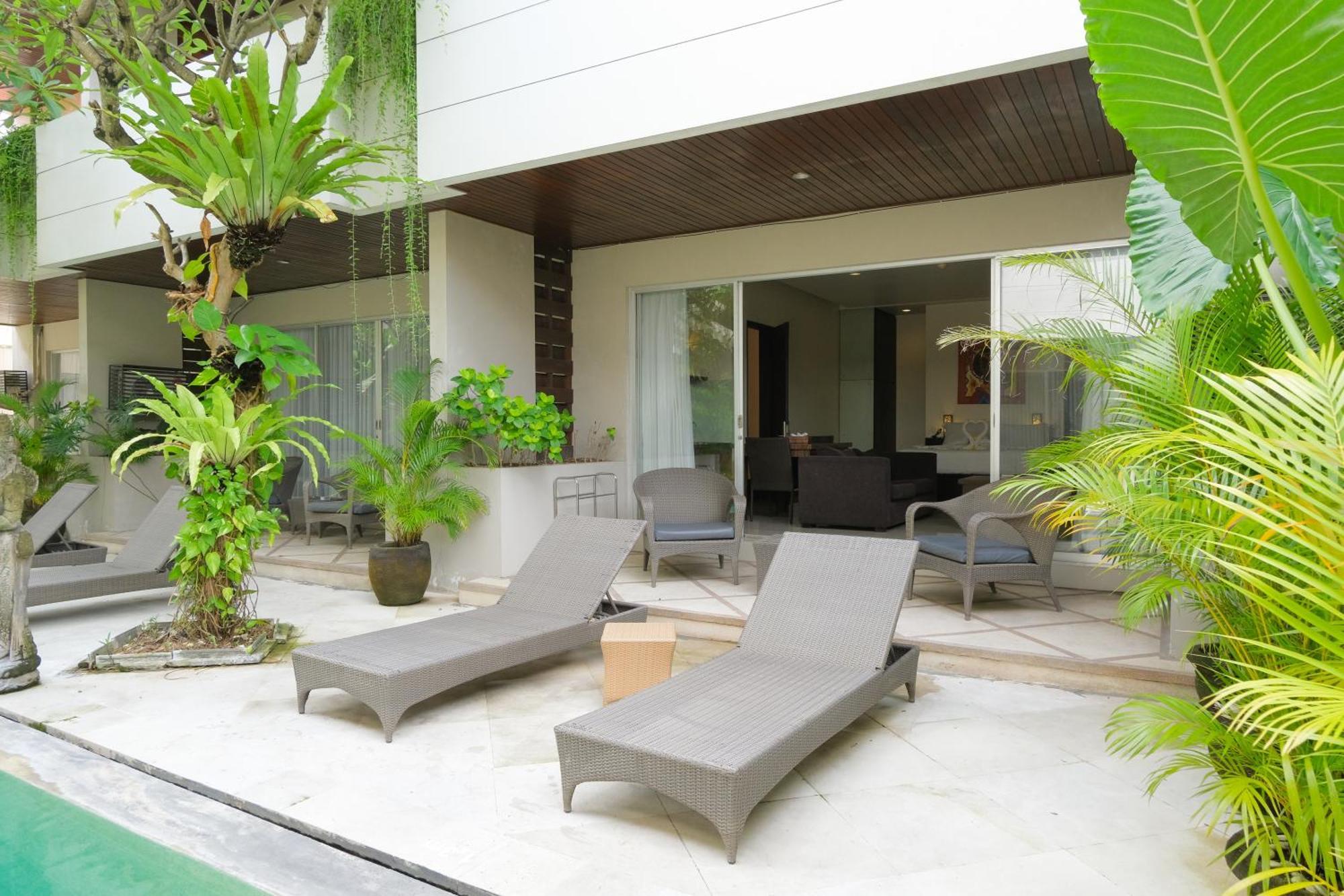 Swiss-Belcourt Sunset Aparthotel Seminyak Exteriör bild