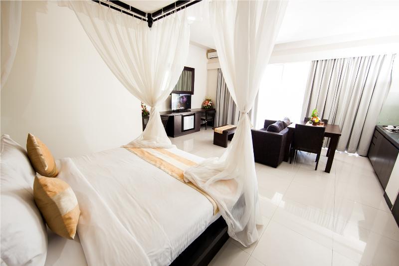 Swiss-Belcourt Sunset Aparthotel Seminyak Exteriör bild