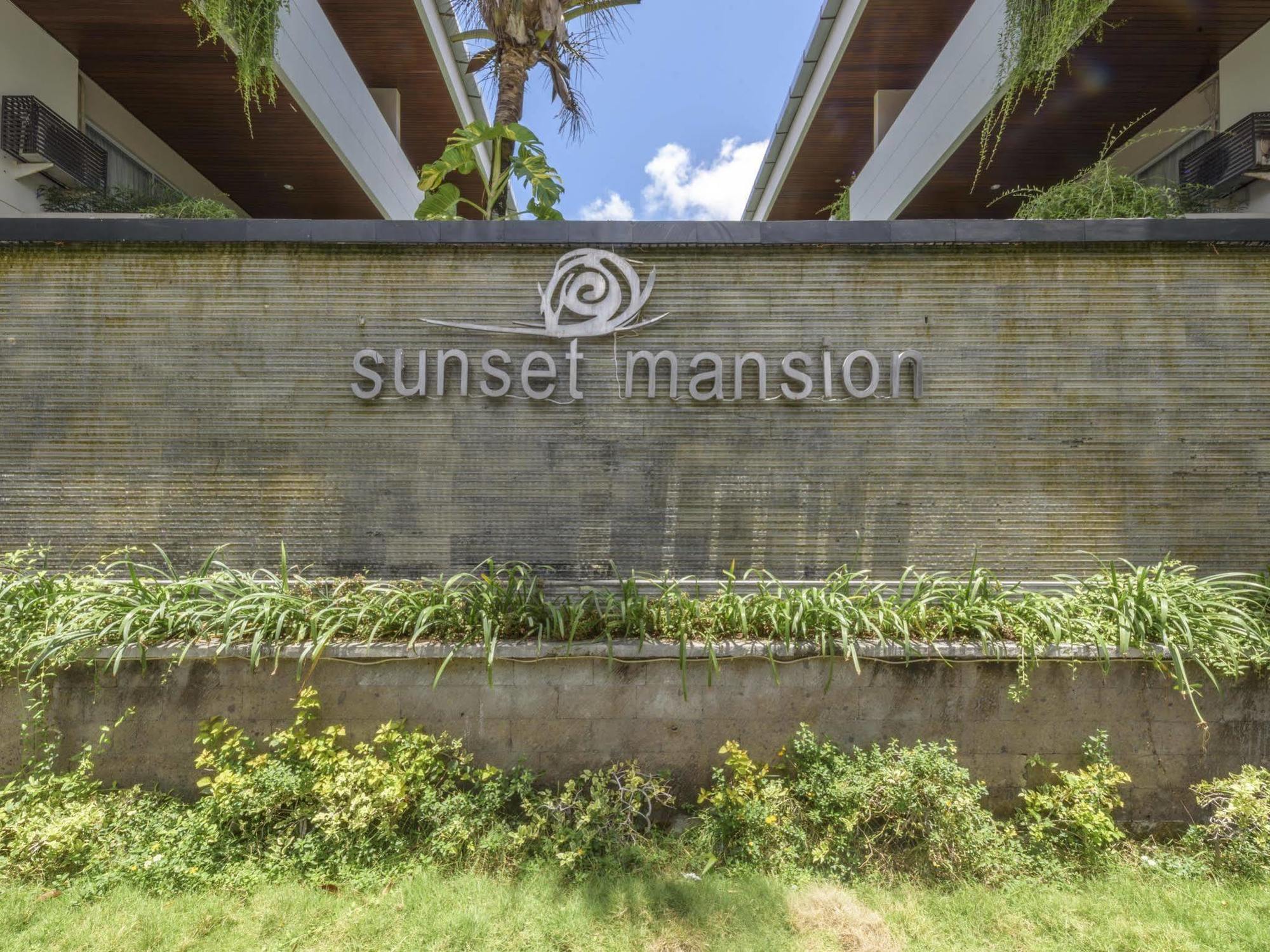 Swiss-Belcourt Sunset Aparthotel Seminyak Exteriör bild