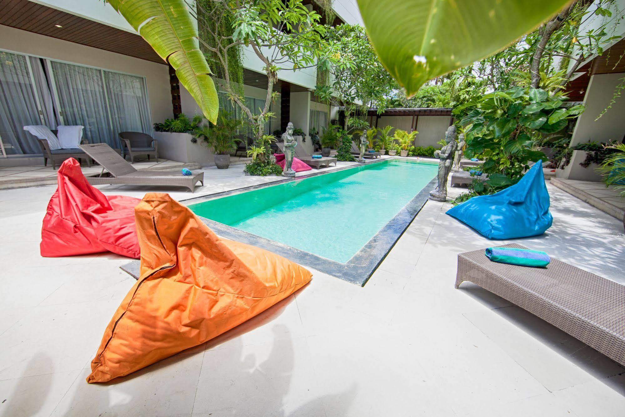 Swiss-Belcourt Sunset Aparthotel Seminyak Exteriör bild