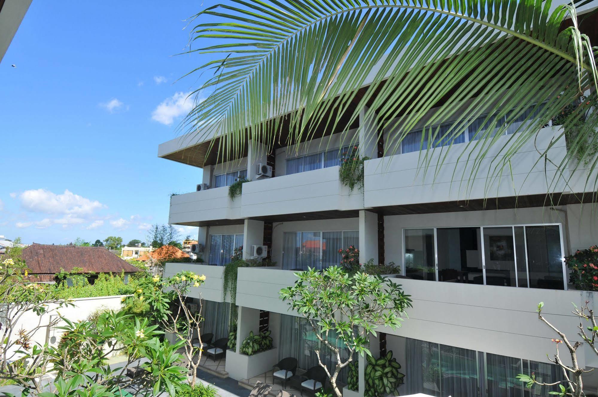 Swiss-Belcourt Sunset Aparthotel Seminyak Exteriör bild